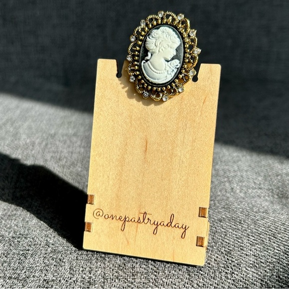 Sparkly Cameo Brooch Pin, Rhinestone Filigree Edging Detail, Black, White, Gold - Picture 11 of 16